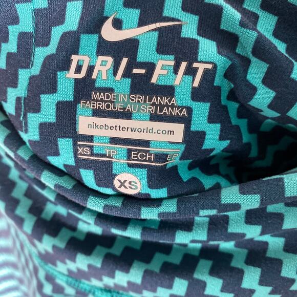 Nike Chevron Capri Leggings Size XS Legend 2.0 Training Dri-Fit Athletic Zig Zag - Picture 3 of 11